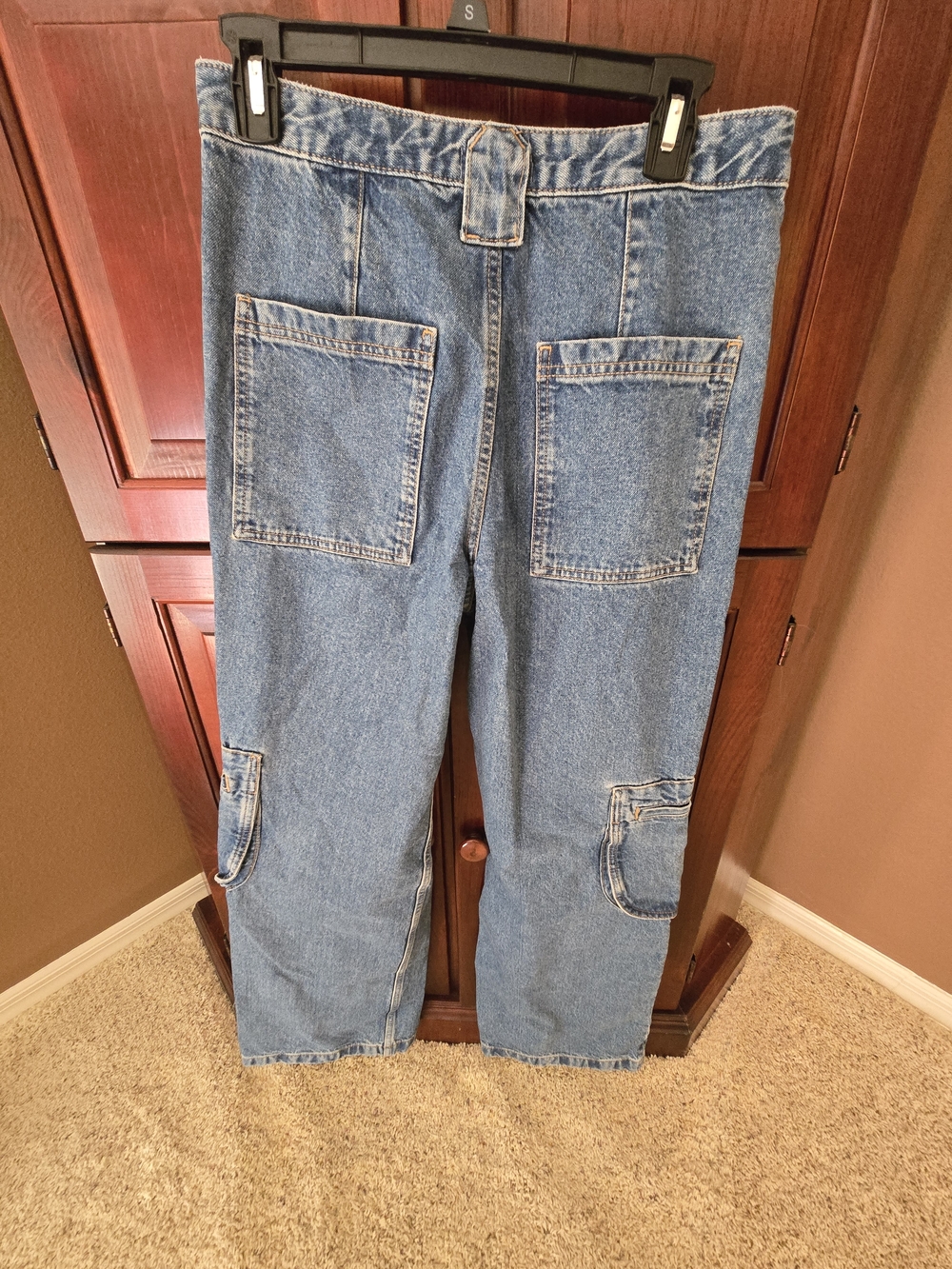 Gianni Bini Light Blue Denim Cargo Jeans - Picture 5 of 6